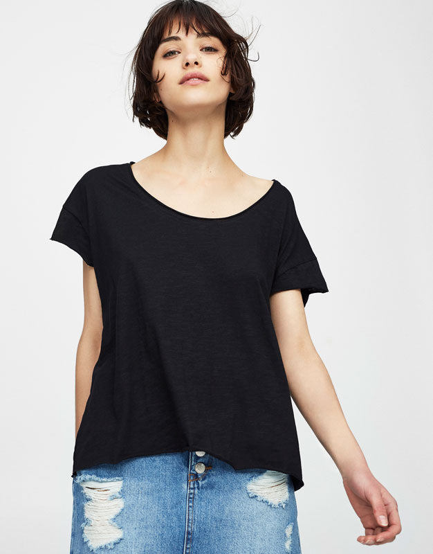 Basic T-shirt with piped seams